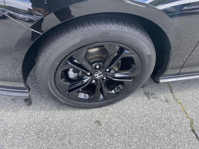 Vehicle image 13 of 35
