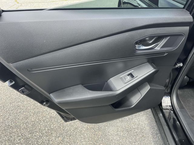 Vehicle image 17 of 35