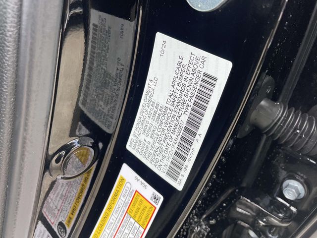 Vehicle image 21 of 35