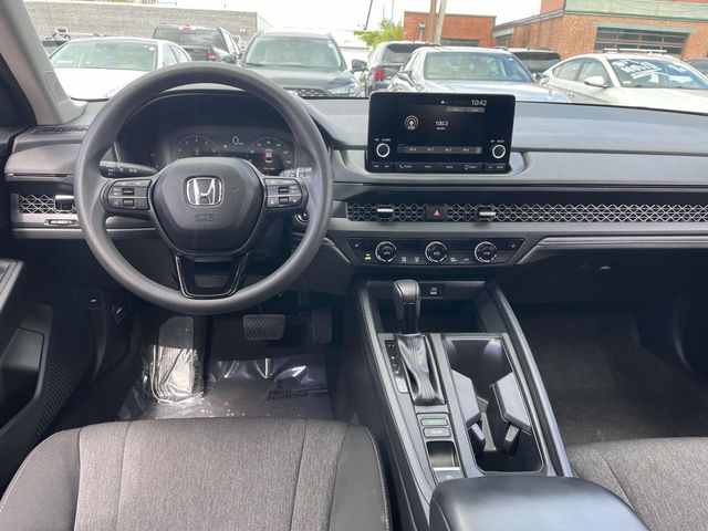 Vehicle image 15 of 35