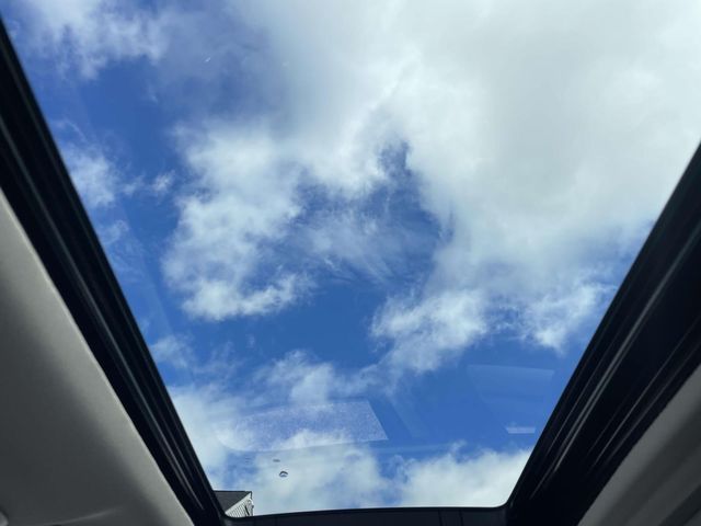 Vehicle image 29 of 35