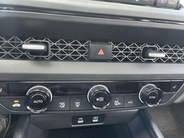 Vehicle image 25 of 35