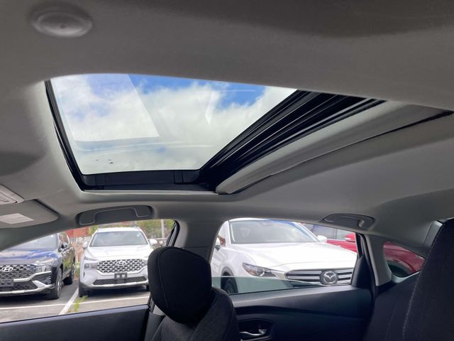 Vehicle image 22 of 35