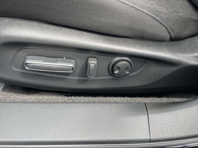 Vehicle image 20 of 35