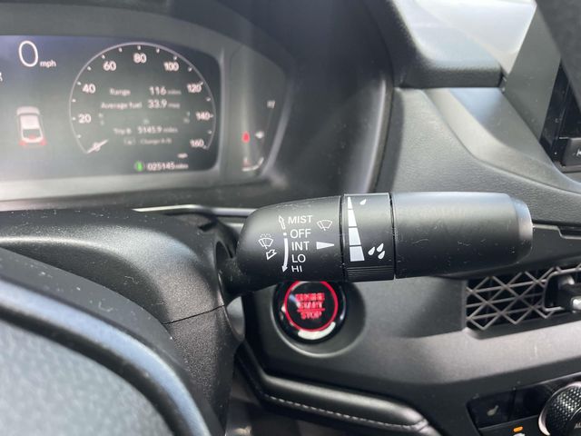 Vehicle image 33 of 35
