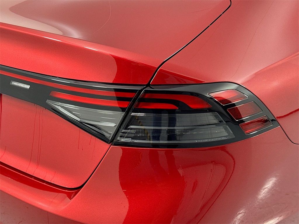 Vehicle image 11 of 40
