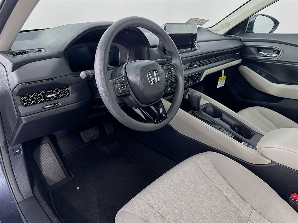 Vehicle image 15 of 40