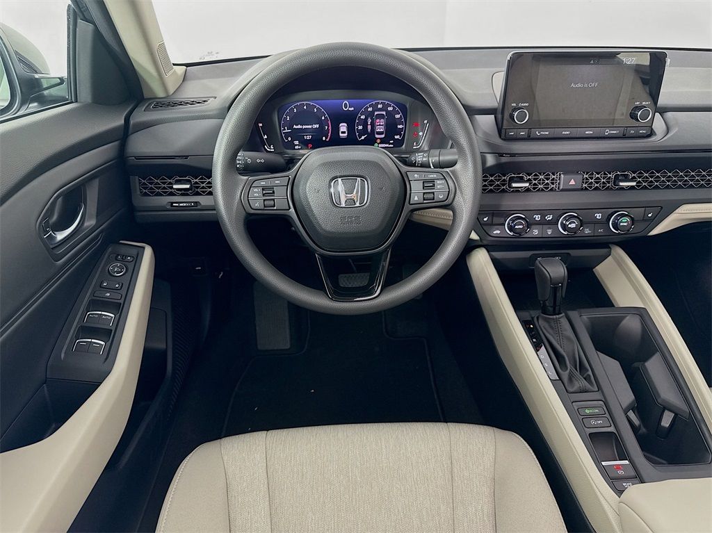 Vehicle image 33 of 40