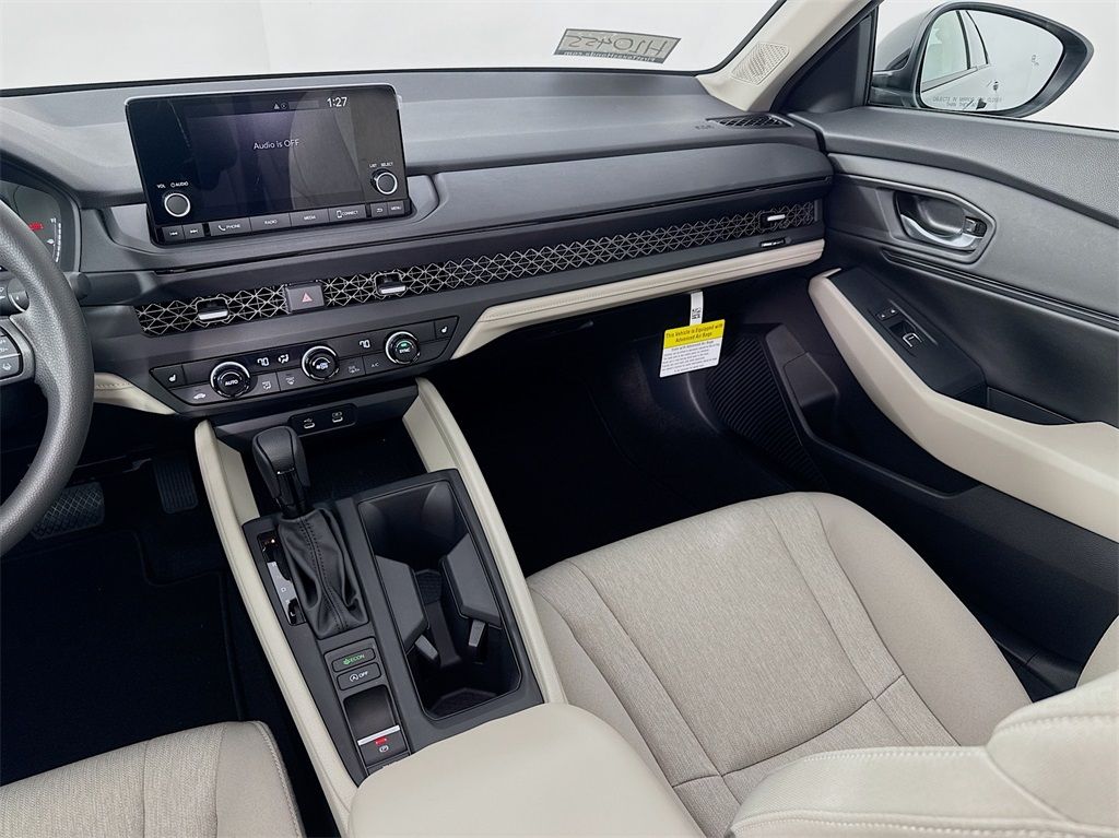 Vehicle image 34 of 40