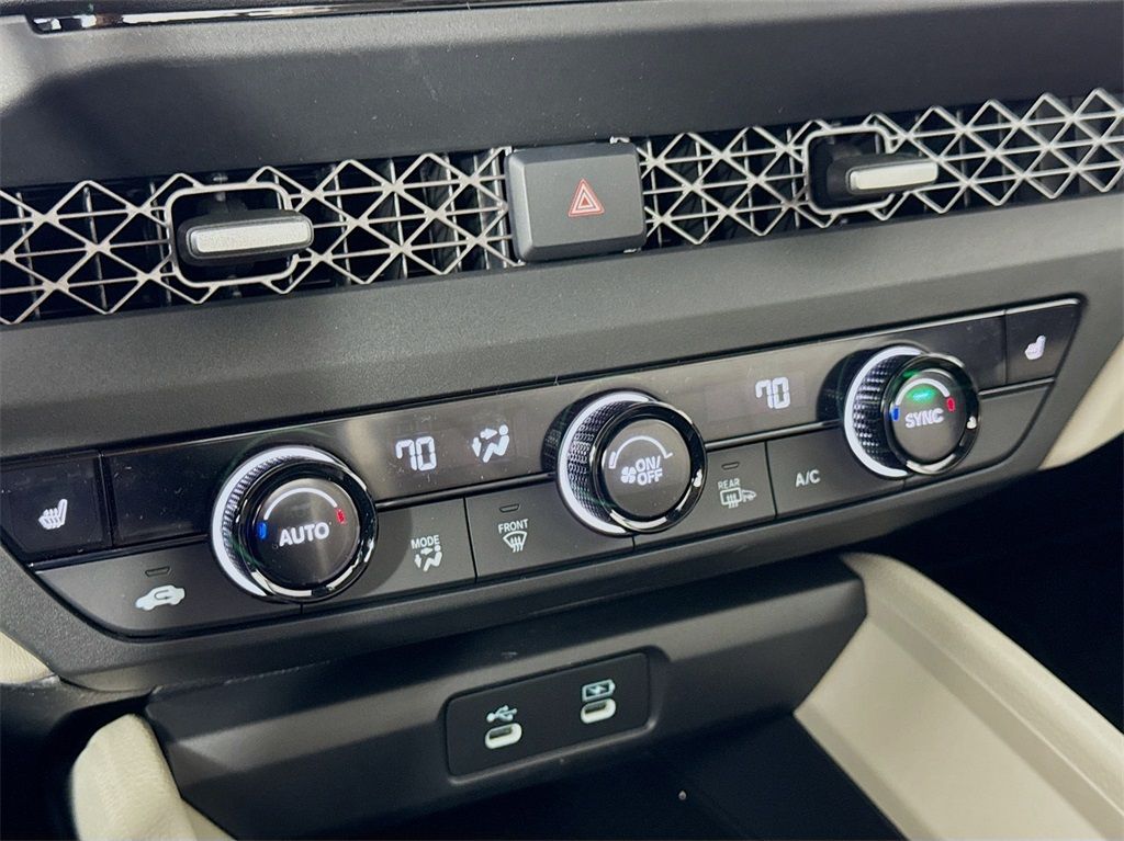 Vehicle image 23 of 40