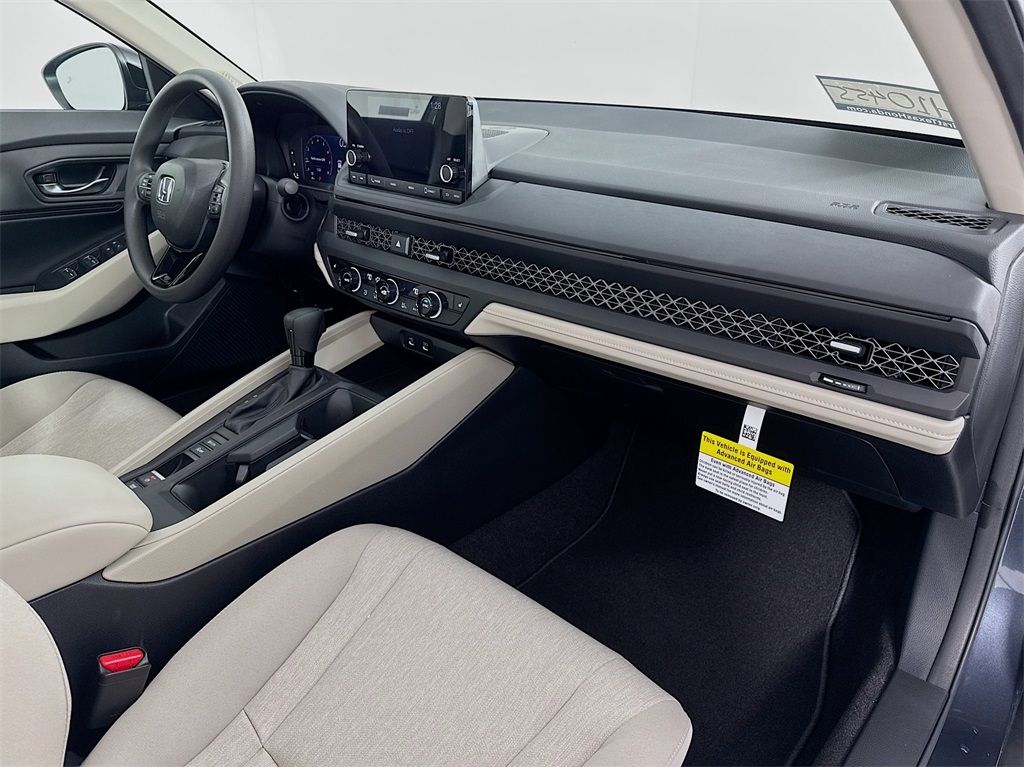 Vehicle image 39 of 40