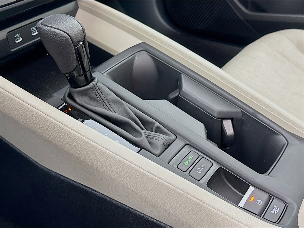 Vehicle image 25 of 40