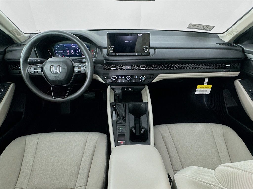 Vehicle image 32 of 40