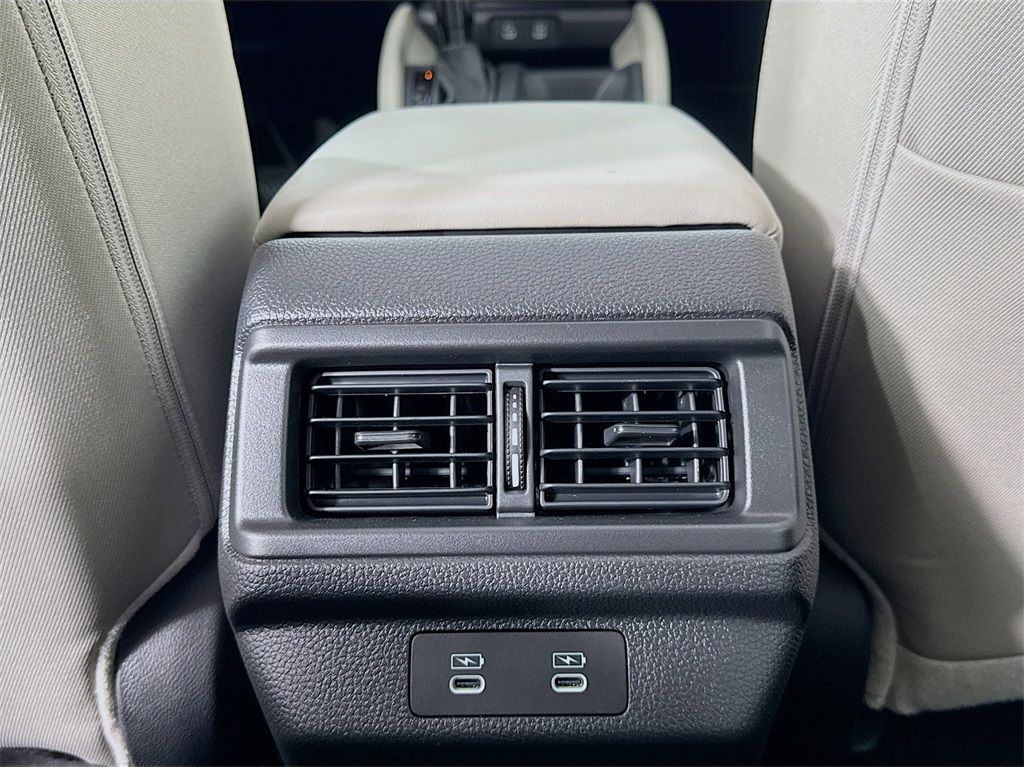 Vehicle image 36 of 40