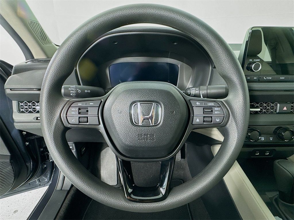 Vehicle image 17 of 40