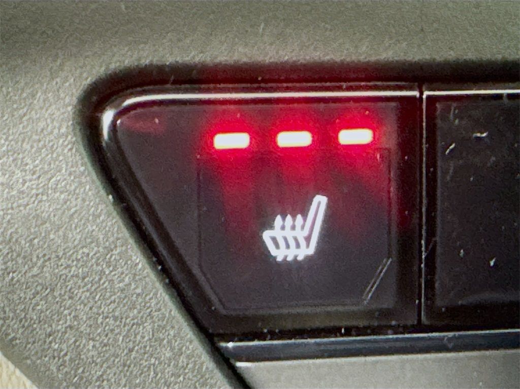 Vehicle image 29 of 40