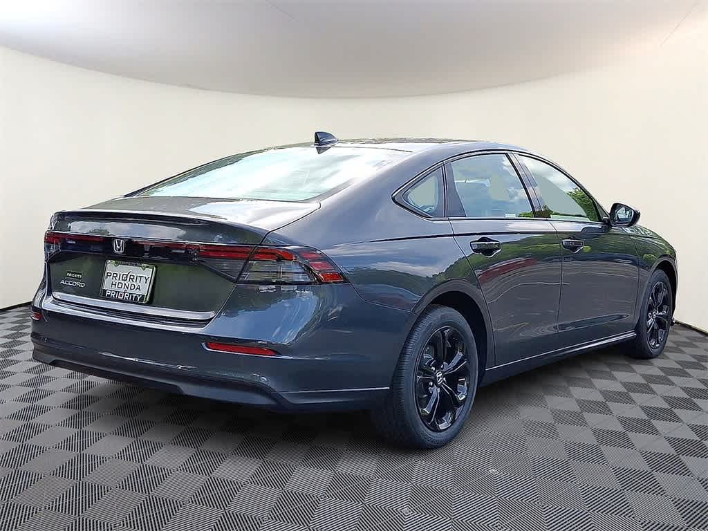 2025 Honda Accord Sedan SE Image 3 of 18