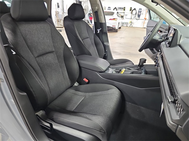 Vehicle image 10 of 36