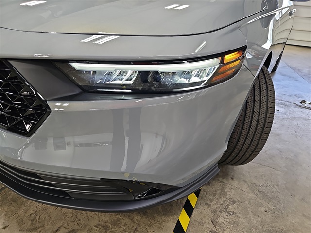 Vehicle image 32 of 36