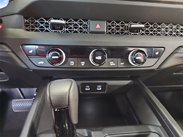 Vehicle image 24 of 36