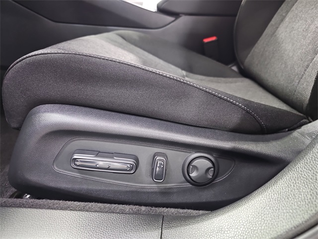 Vehicle image 29 of 36