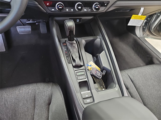 Vehicle image 25 of 36