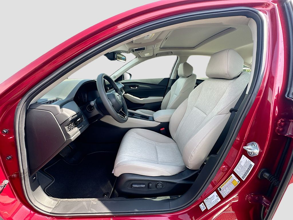 Vehicle image 15 of 23
