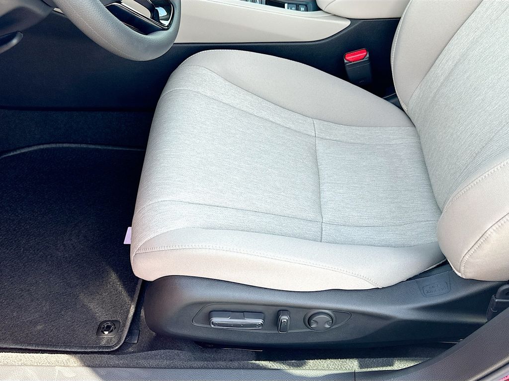 Vehicle image 20 of 23
