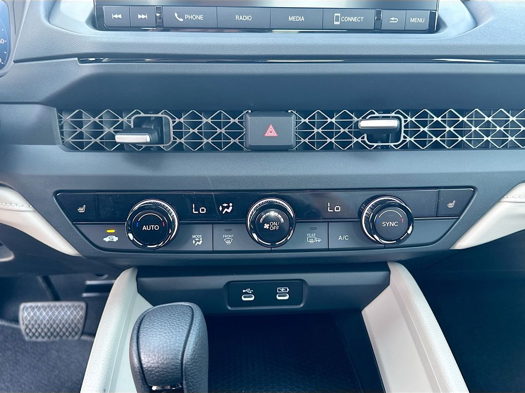 Vehicle image 13 of 23