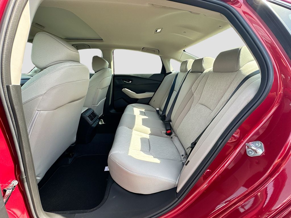 Vehicle image 16 of 23