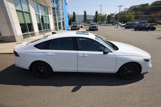2025 Honda Accord Sedan SE Image 8 of 40