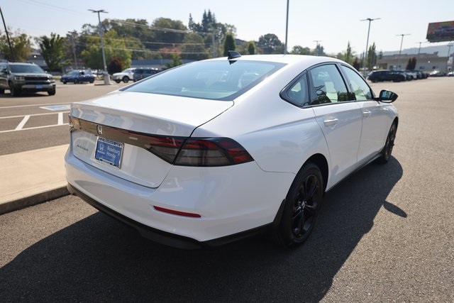 2025 Honda Accord Sedan SE Image 9 of 40