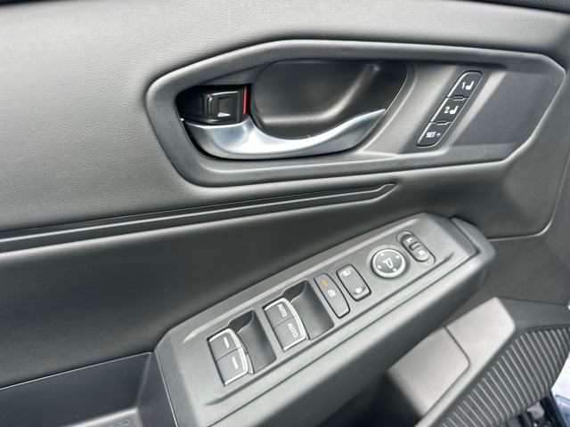 Vehicle image 11 of 35