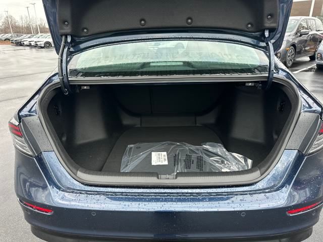 Vehicle image 32 of 35