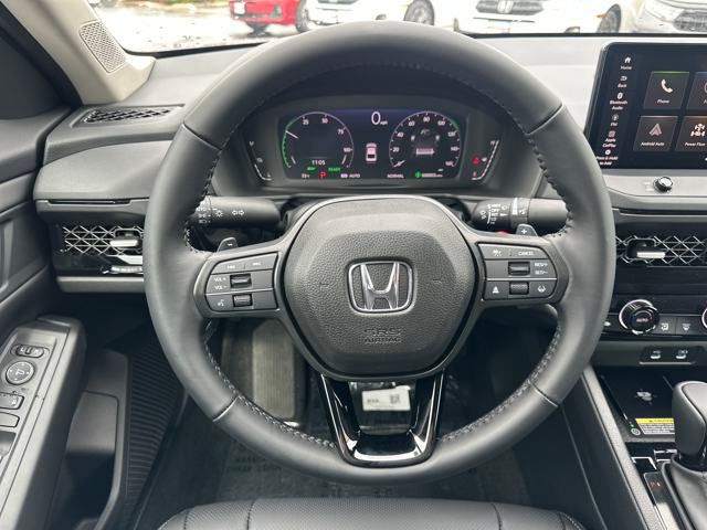 Vehicle image 17 of 35