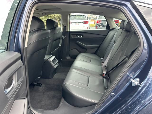 Vehicle image 14 of 35