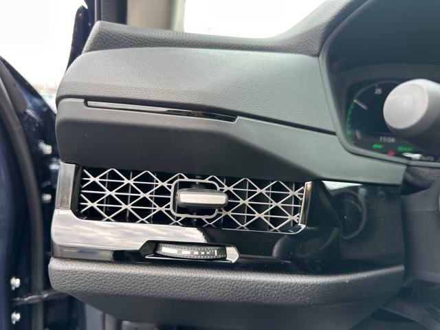 Vehicle image 13 of 35