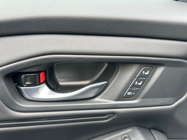 Vehicle image 12 of 35