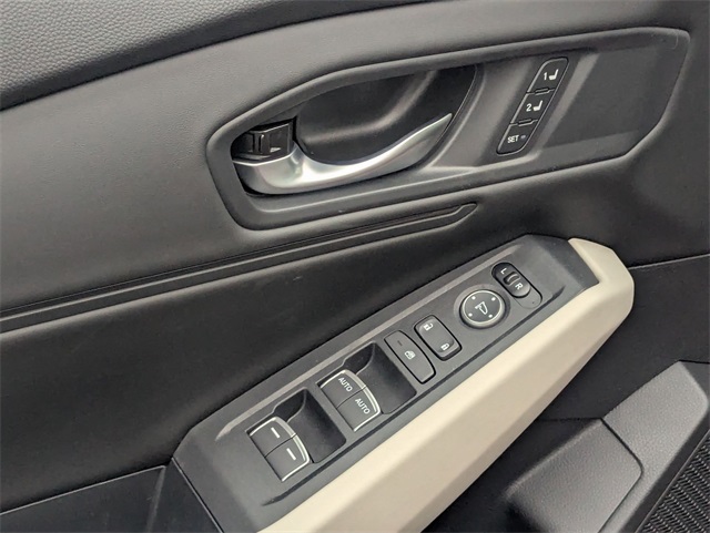 2025 Honda Accord Hybrid EX-L Image 18 of 25