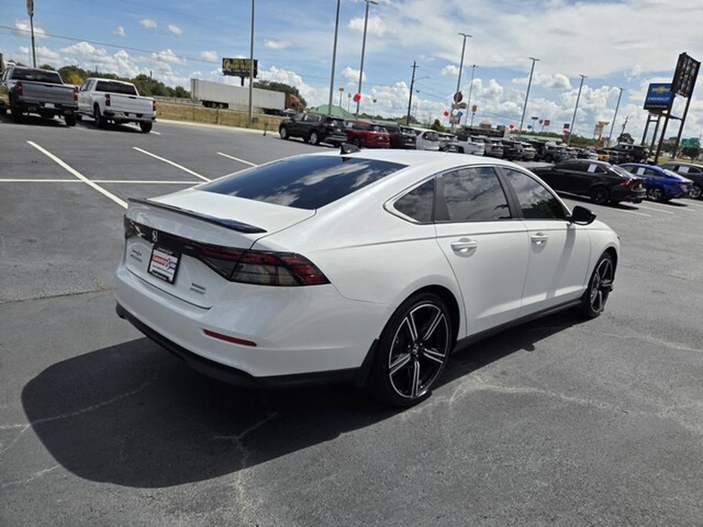 2025 Honda Accord Hybrid Sport Image 3 of 29