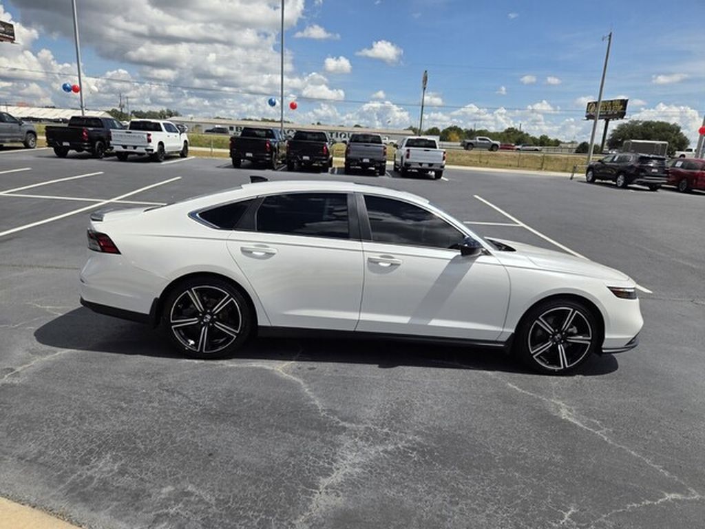 2025 Honda Accord Hybrid Sport Image 2 of 29