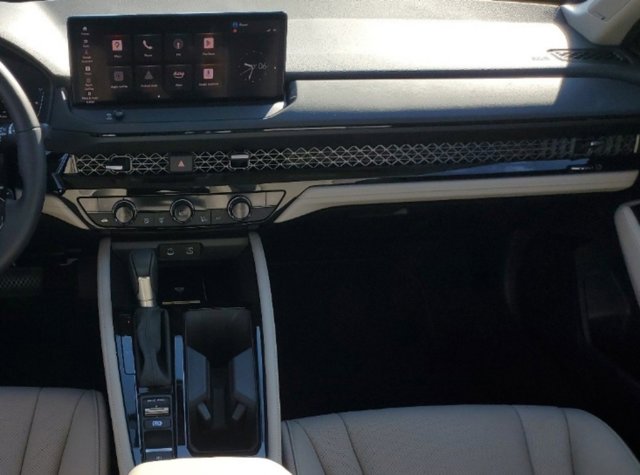 Vehicle image 15 of 32