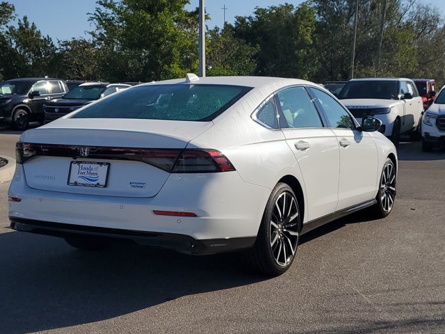 Vehicle image 5 of 32
