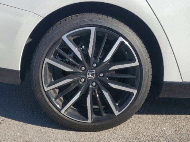 Vehicle image 9 of 32