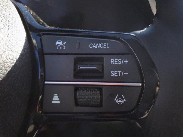 Vehicle image 27 of 32