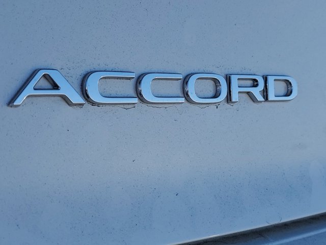 Vehicle image 8 of 32