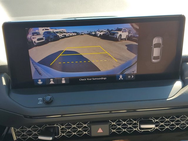 Vehicle image 28 of 32