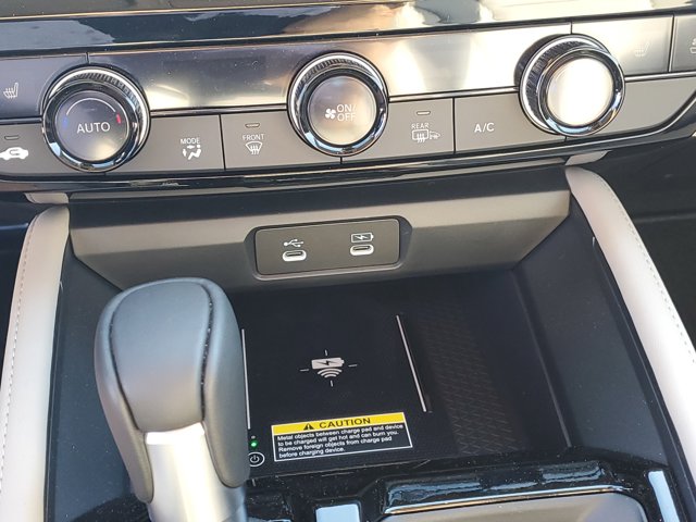 Vehicle image 29 of 32