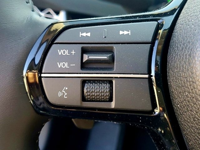 Vehicle image 25 of 32