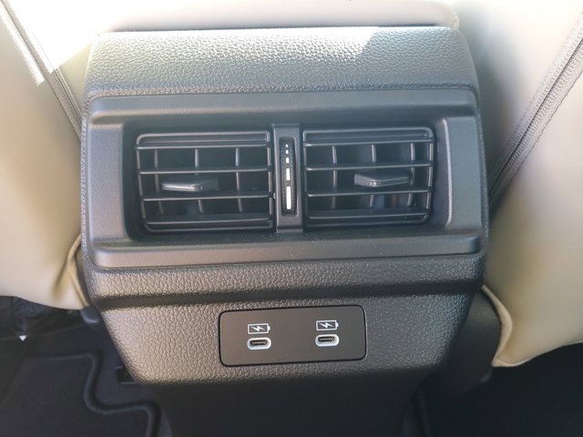 Vehicle image 17 of 32